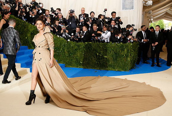 Twitter Has A Lot To Say About Priyanka Chopra’s MET Gala Dress