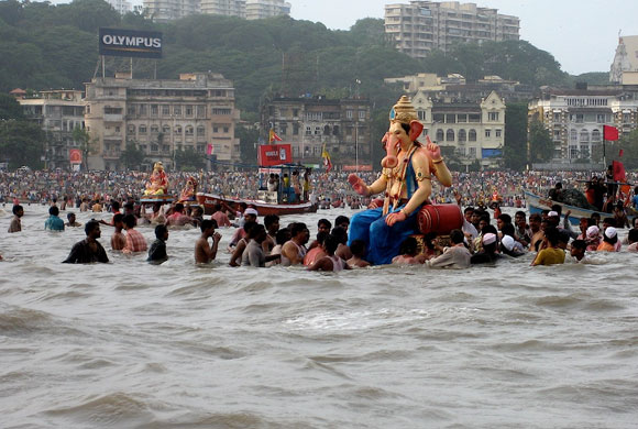 Best Places To Go For Ganpati Visarjan