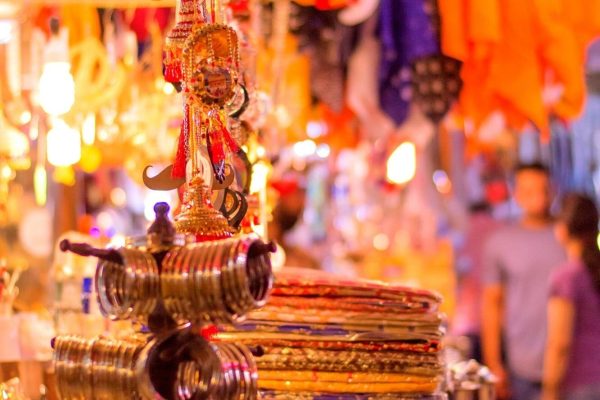 10 Best Places for Street Shopping in Mumbai