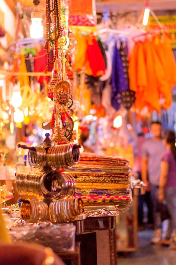 10 Best Places for Street Shopping in Mumbai