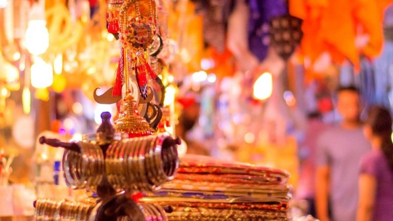 10 best places for street shopping in mumbai